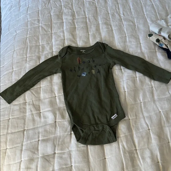 8 piece 6-9mo. Cozy Baby Boy Clothes (029) - Picture 14 of 16